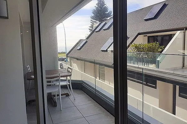 balcony 2f